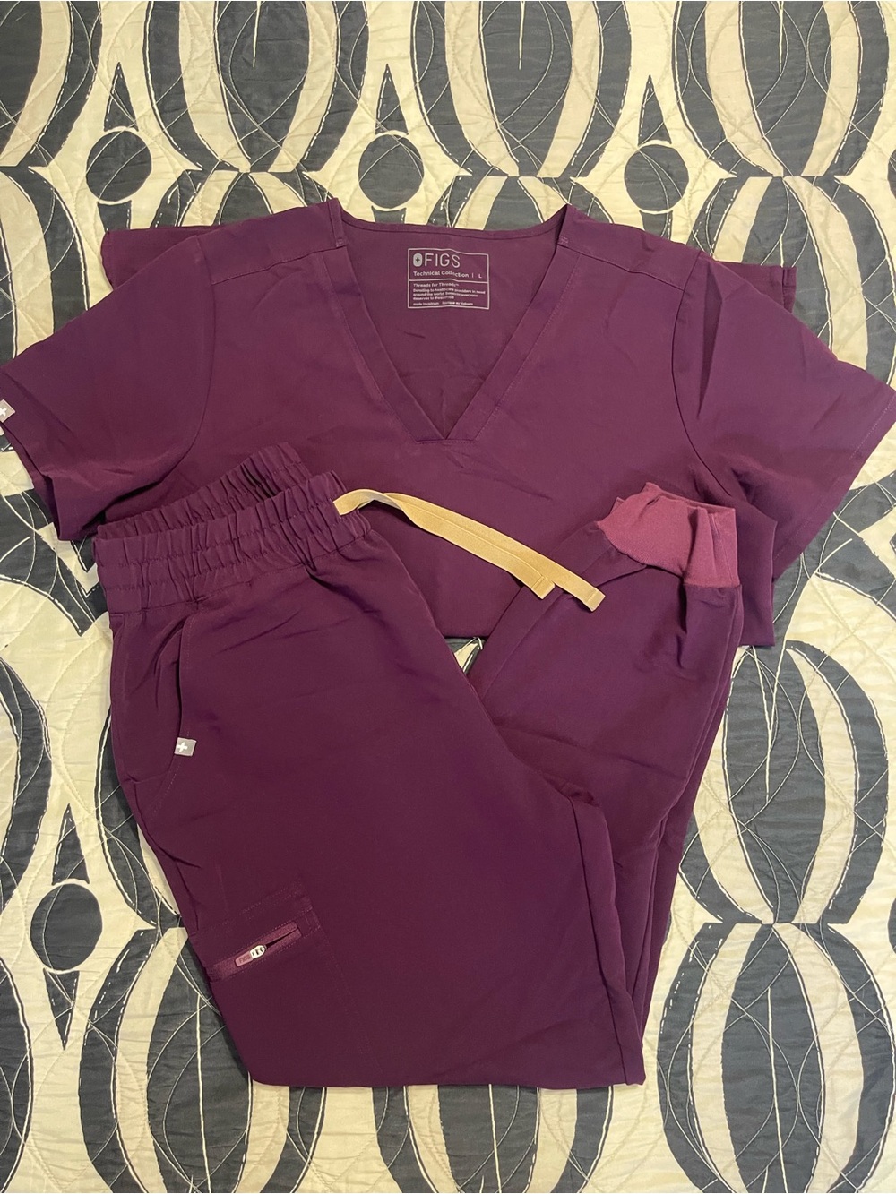 FIGS Deep Purple Casma Top & Zamora High Waisted Jogger Scrub Set Large